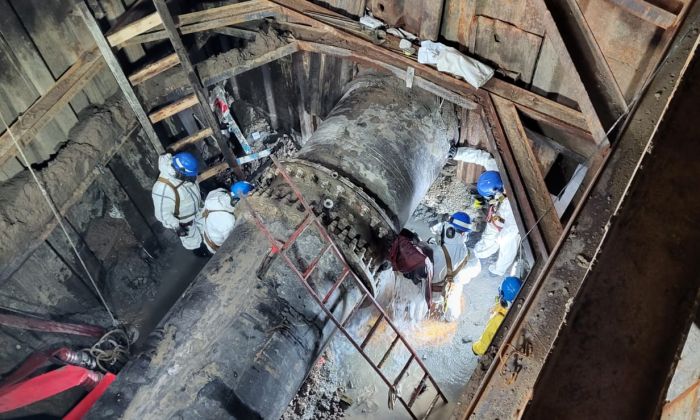 AySA trabaja en la reparación de una importante cañería de Grandes Conductos en Quilmes